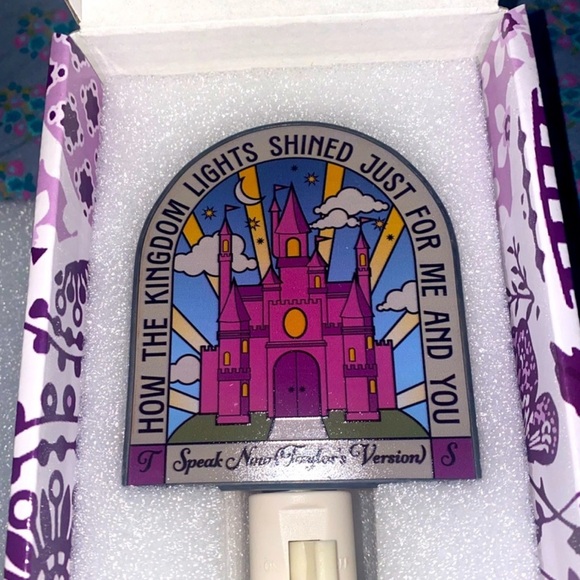 Taylor Swift “Speak Now” castle night light *Newinbox - Picture 2 of 6